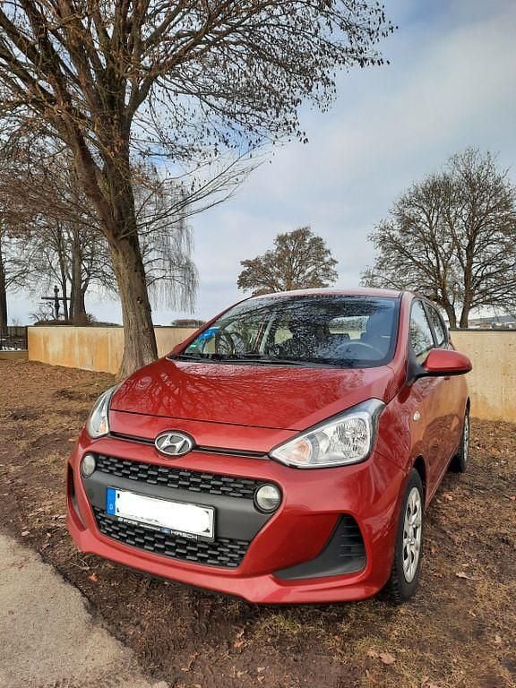 Gebraucht Hyundai i10 Trend 67 PS (49 kW) 2018 Rot Kleinwagen