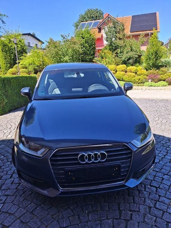 Gebraucht Audi A1 Sport 90 PS (66 kW) 2015 Blau Kleinwagen