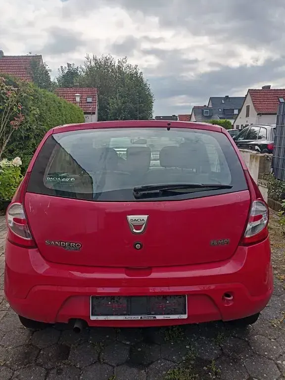 Gebraucht Dacia Sandero 75 PS (55 kW) 2009 Rot Limousine