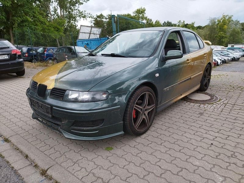 Grün Gebraucht 2004 Seat Toledo Sport Limousine | 990 € (Guter Preis) - Bild 1/4