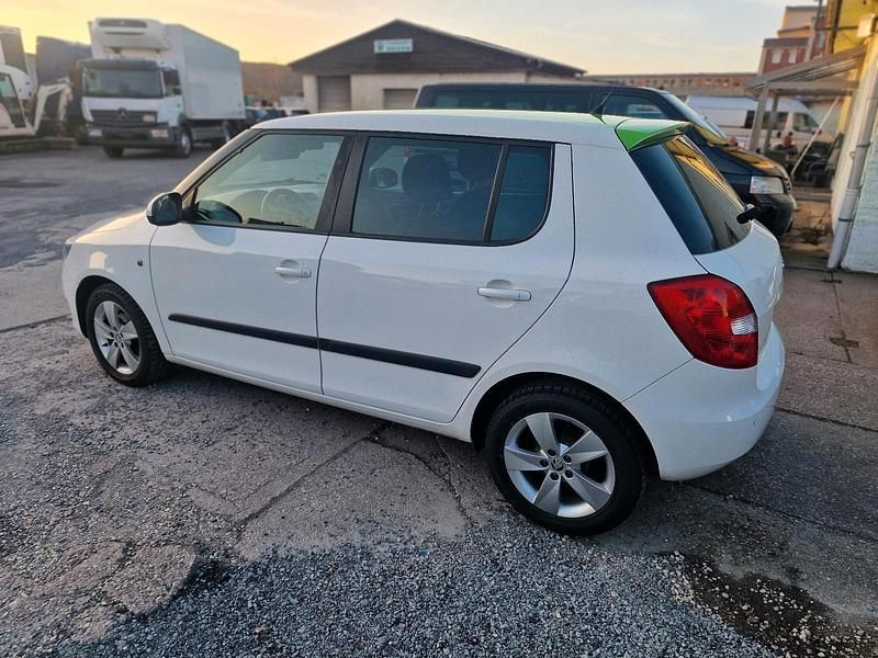 Gebraucht Skoda Fabia 69 PS (50 kW) 2013 Weiß Kleinwagen