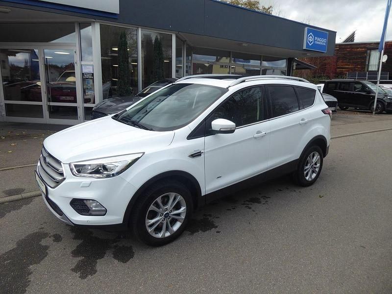 Weiß Gebraucht 2018 Ford Kuga Titanium SUV | 16.900 € (Fairer Preis) - Bild 1/4