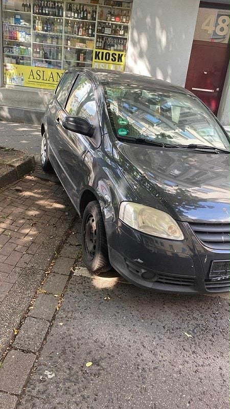 Grau Gebraucht 2007 VW Fox Kleinwagen | 750 € (Superpreis) - Bild 1/4