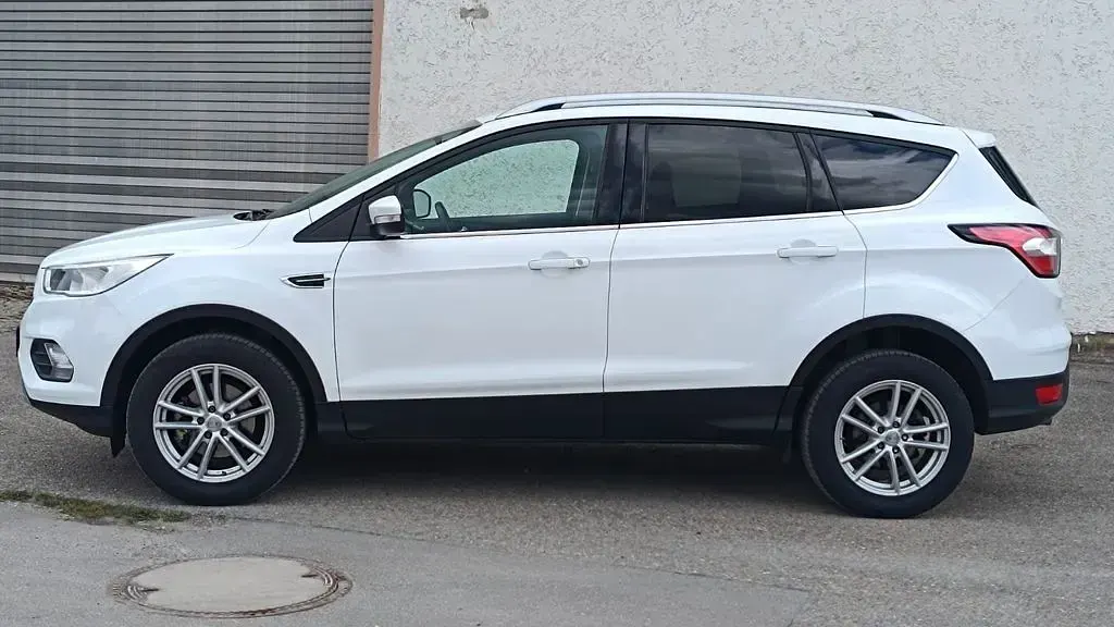 Gebraucht Ford Kuga Trend 120 PS (88 kW) 2018 Weiß SUV