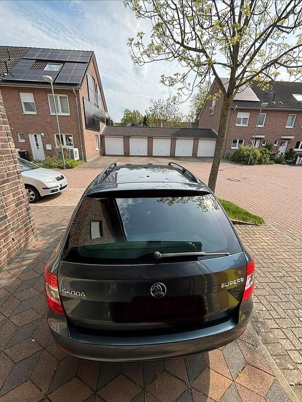 Gebraucht Skoda Superb Elegance 125 PS (91 kW) 2014 Grau Kombi