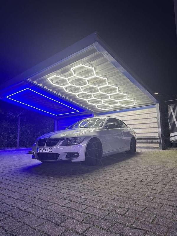 Gebraucht BMW 330 245 PS (180 kW) 2011 Silber Coupé