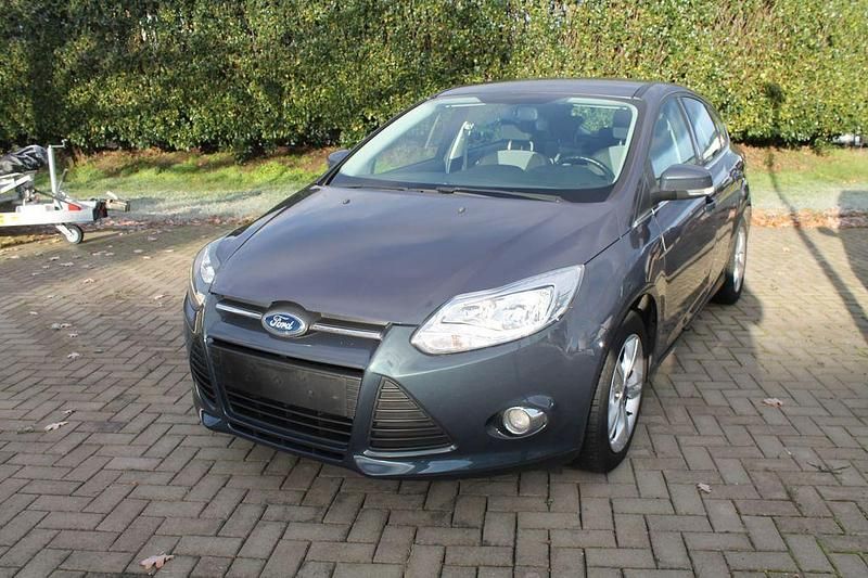Grau Gebraucht 2012 Ford Focus Champions Edition Limousine | 8.500 € (Teuer) - Bild 1/4
