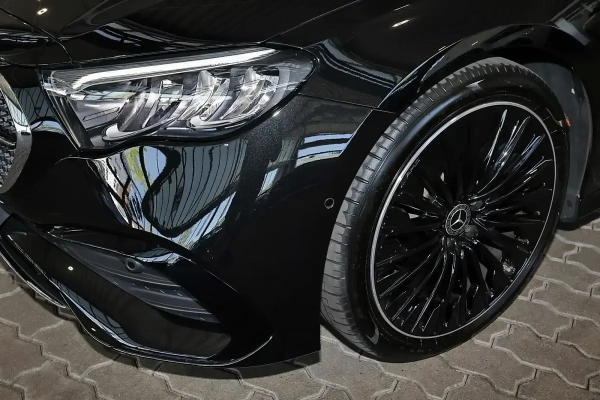 Gebraucht Mercedes E200 AMG 204 PS (150 kW) 2025 Metalliclack obsidianschwarz Kombi