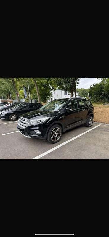 Schwarz Gebraucht 2018 Ford Kuga Cool & Connect SUV | 9.900 € (Superpreis) - Bild 1/4