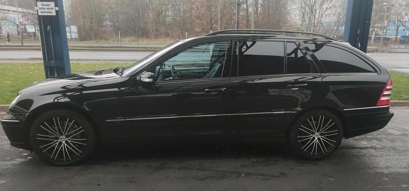 Schwarz Gebraucht 2007 Mercedes C200 Kombi | 2.000 € (Superpreis) - Bild 1/4