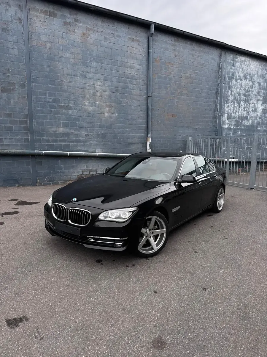 Gebraucht BMW 730 258 PS (189 kW) 2012 Schwarz Limousine