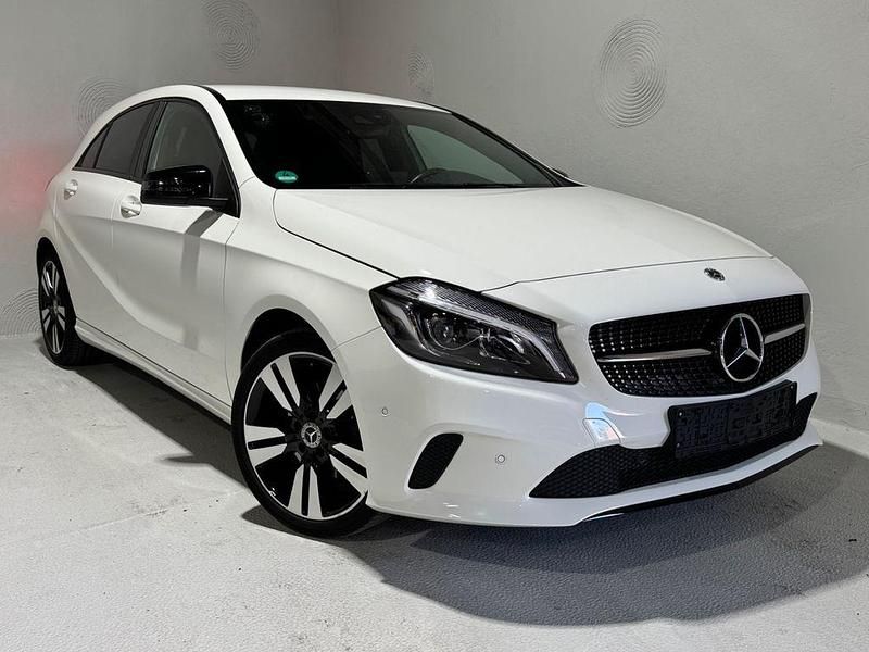 Calcitweiss/zirrusweiss Gebraucht 2017 Mercedes A220 Urban Limousine | 19.790 € (Fairer Preis) - Bild 1/4