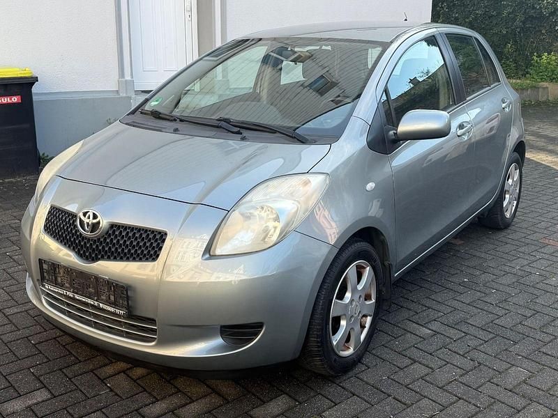 Gebraucht Toyota Yaris Cool 87 PS (63 kW) 2006 Silber Kleinwagen