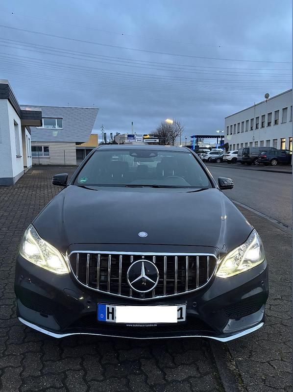 Gebraucht Mercedes E350 AMG line 258 PS (189 kW) 2016 Schwarz Limousine