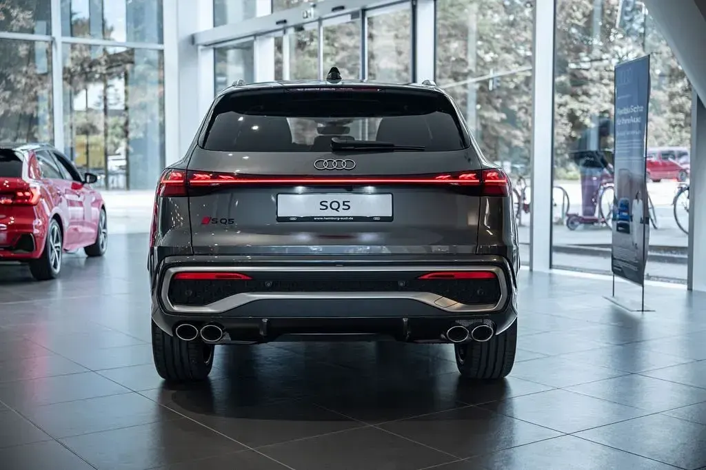 Neu Audi SQ5 Sport 367 PS (269 kW) 2026 Grau SUV