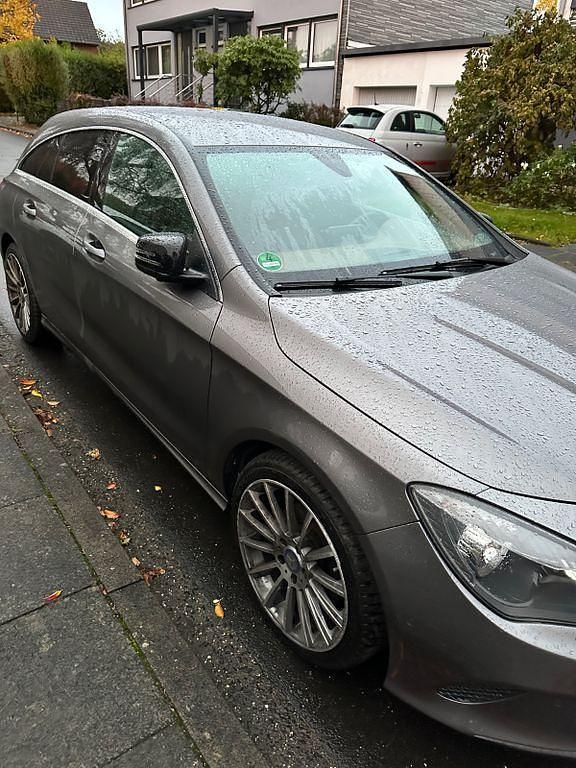 Grau Gebraucht 2018 Mercedes CLA180 Shooting Brake Edition Kombi | 16.500 € (Fairer Preis) - Bild 1/4