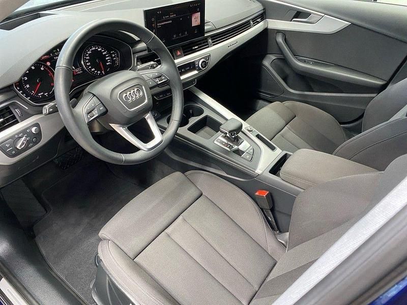 Gebraucht Audi A4 Business 204 PS (150 kW) 2024 Navarrablau metallic Kombi