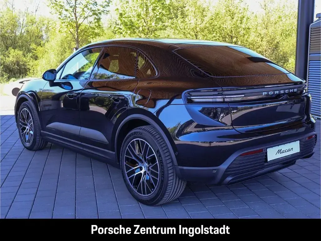 Neu Porsche Macan 4 Electric 300 kW (408 PS) 2026 Tiefschwarzmetallic SUV