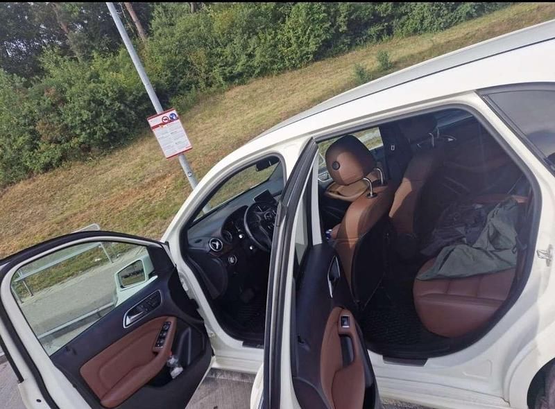 Gebraucht Mercedes B200 136 PS (100 kW) 2013 Van / Kleinbus