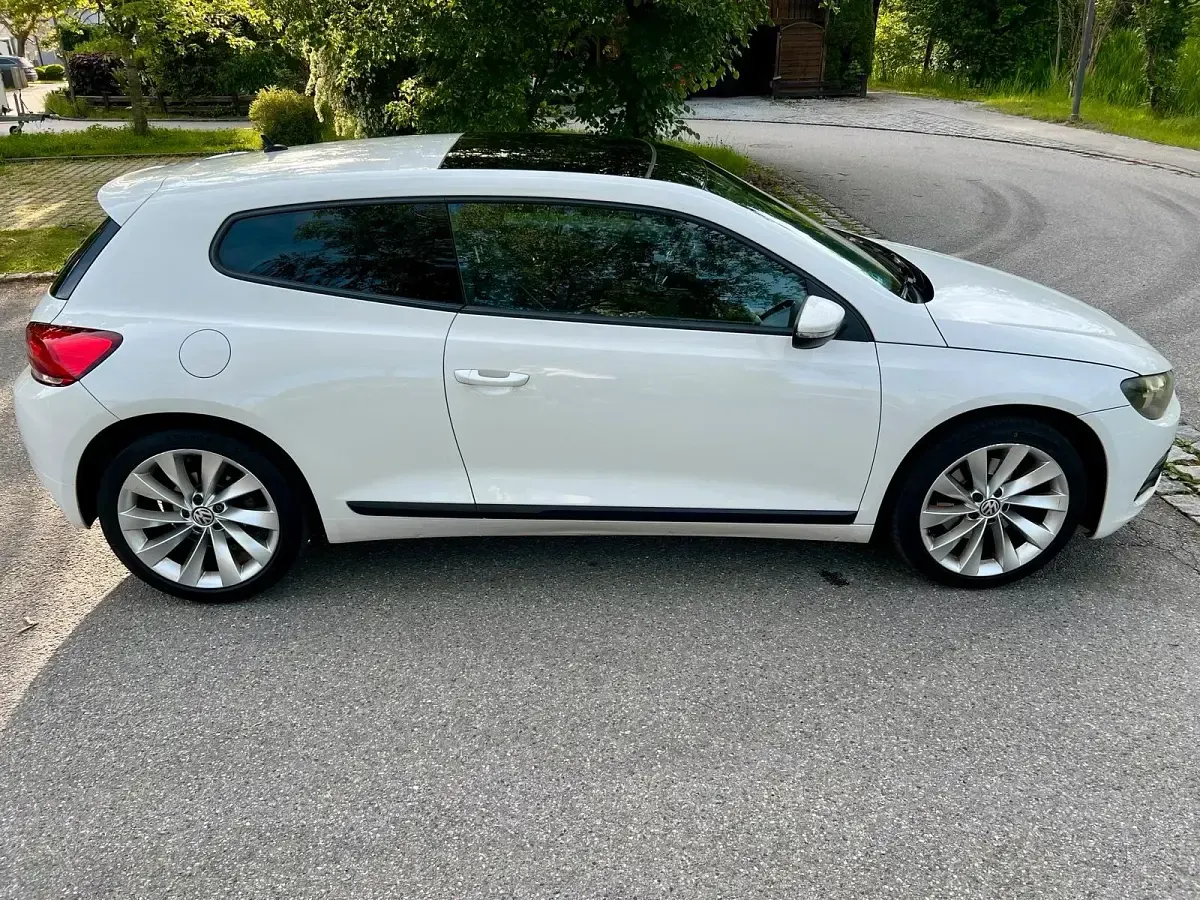 Gebraucht VW Scirocco 160 PS (117 kW) 2009 Weiß Coupé
