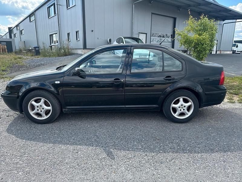 Schwarz Gebraucht 2003 VW Bora Limousine | 490 € (Superpreis) - Bild 1/4