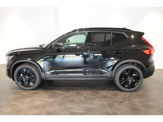 Neu Volvo XC40 Plus 163 PS (119 kW) 2025 Schwarz SUV