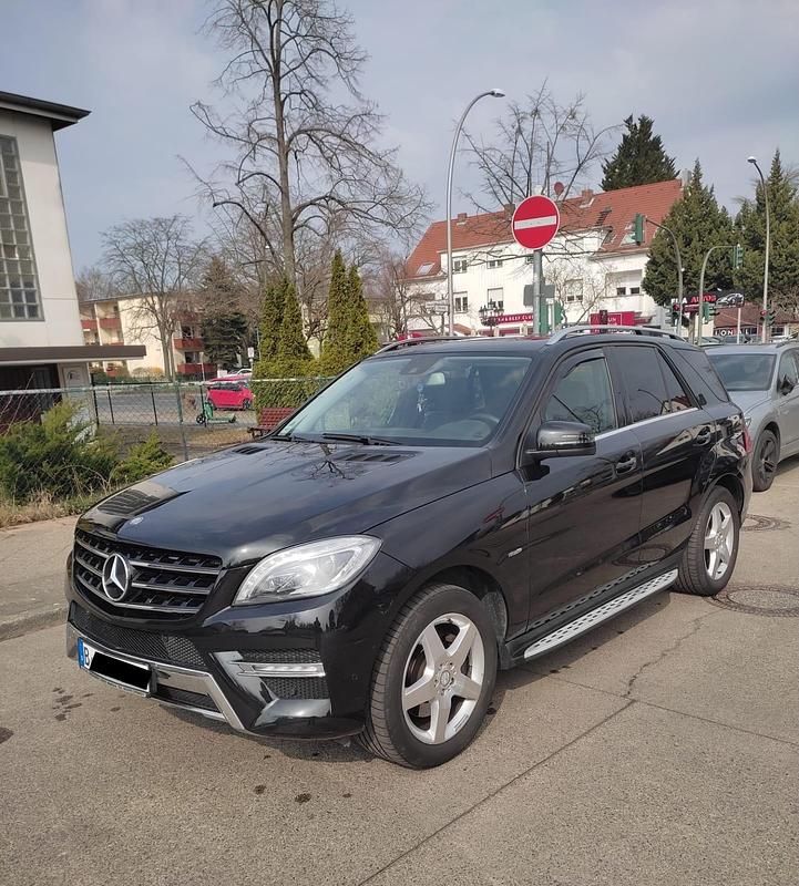 Gebraucht Mercedes ML350 258 PS (189 kW) 2012 Schwarz SUV