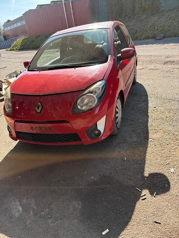 Second-hand Renault Twingo 75 CP (55 kW) 2010 Roșu Hatchback