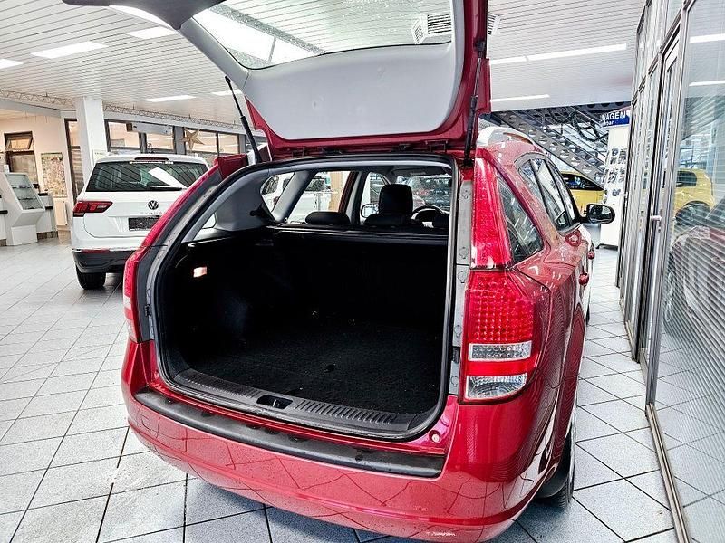 Gebraucht Kia Ceed 125 PS (91 kW) 2012 Rot Kleinwagen