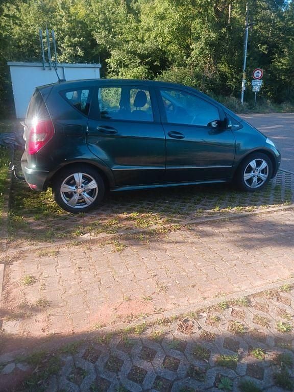 Grün Gebraucht 2010 Mercedes A180 Elegance Van / Kleinbus | 5.500 € (Fairer Preis) - Bild 1/4