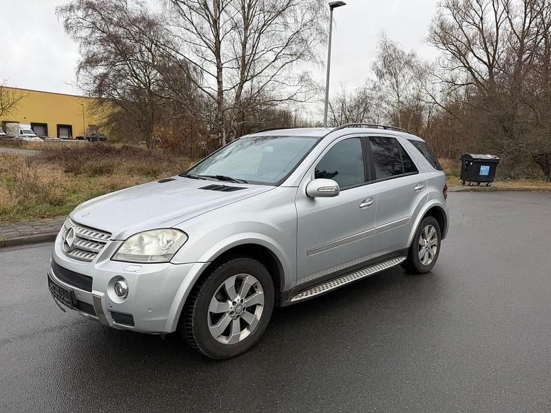 Silber Gebraucht 2009 Mercedes ML320 AMG SUV | 4.700 € - Bild 1/4
