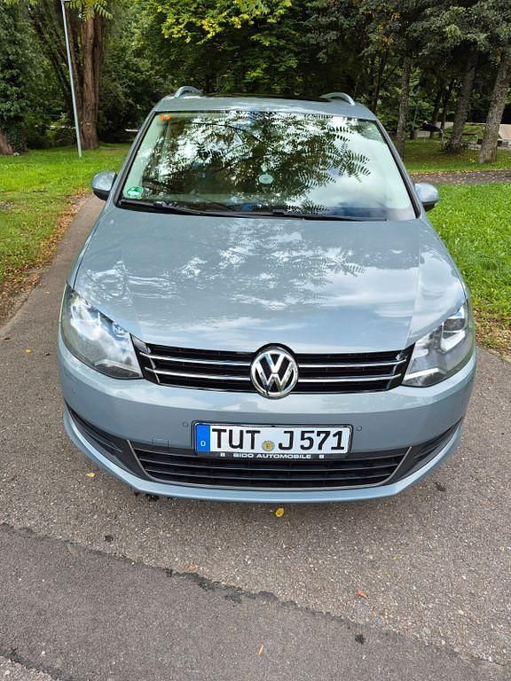 Grau Gebraucht 2014 VW Sharan Highline Van / Kleinbus | 19.600 € (Teuer) - Bild 1/2
