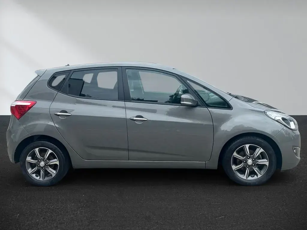 Gebraucht Hyundai i20 Space 125 PS (91 kW) 2019 Grau Kleinwagen