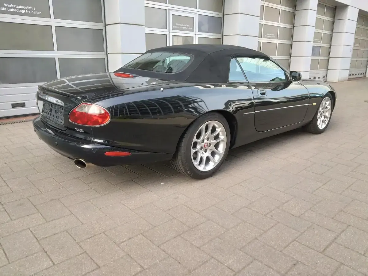 Gebraucht Jaguar XK R 363 PS (266 kW) 2002 Schwarz Cabrio