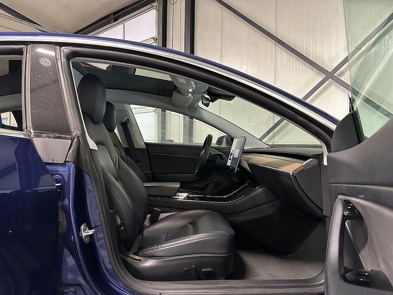 Gebraucht Tesla Model 3 Standard Range 175 kW (238 PS) 2020 Blau Limousine
