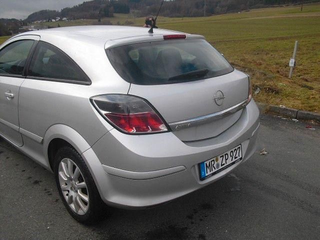 Gebraucht Opel Astra 103 PS (75 kW) 2006 Silber Coupé