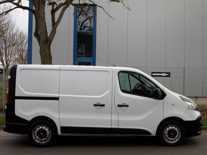 Gebraucht Renault Trafic Komfort 95 PS (69 kW) 2017 Weiß Van / Kleinbus