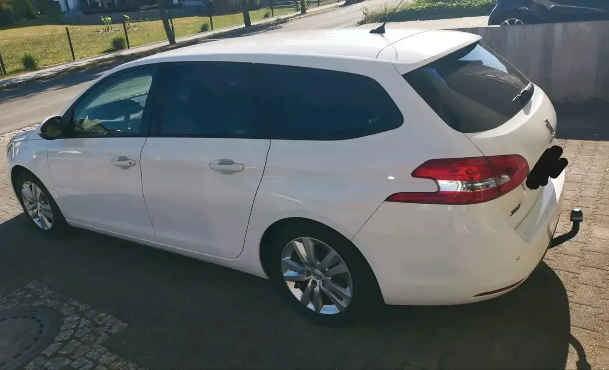 Gebraucht Peugeot 308 SW Active 120 PS (88 kW) 2015 Weiß Kombi