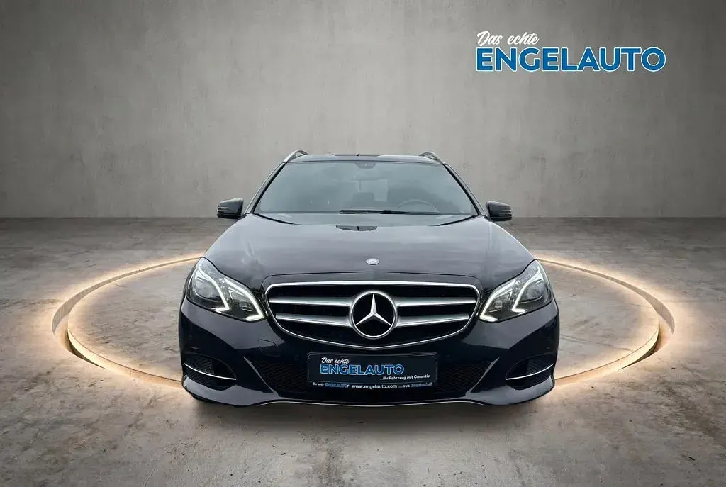 Gebraucht Mercedes E350 Avantgarde 258 PS (189 kW) 2015 Schwarz Limousine