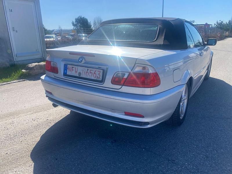Gebraucht BMW 318 Cabriolet 143 PS (105 kW) 2002 Silber Cabrio