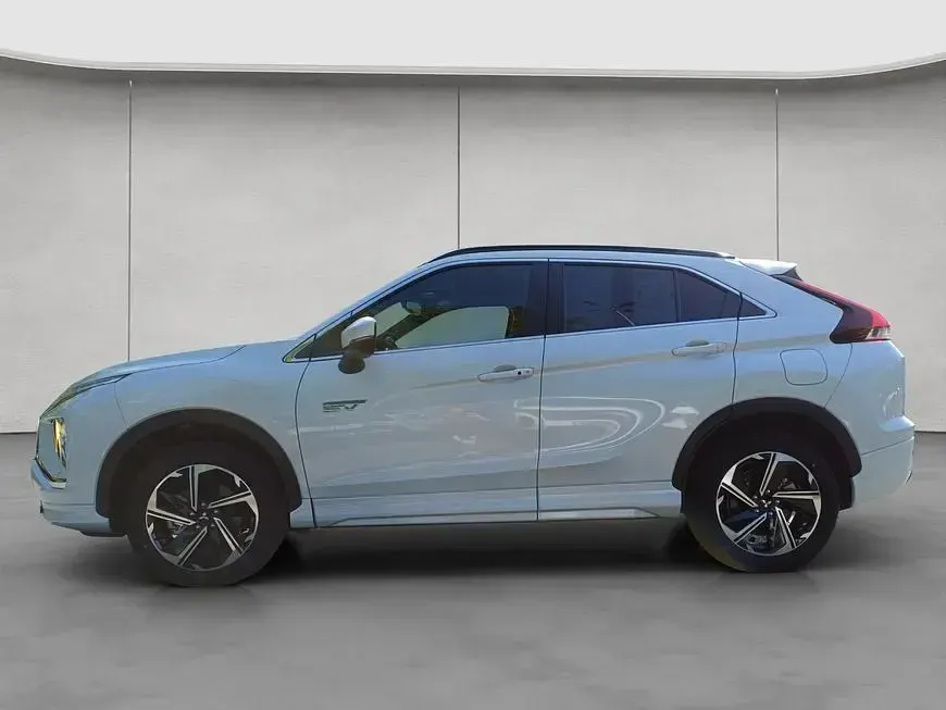 Używany Mitsubishi Eclipse Cross Select 98 KM (72 kW) 2025 Biały SUV