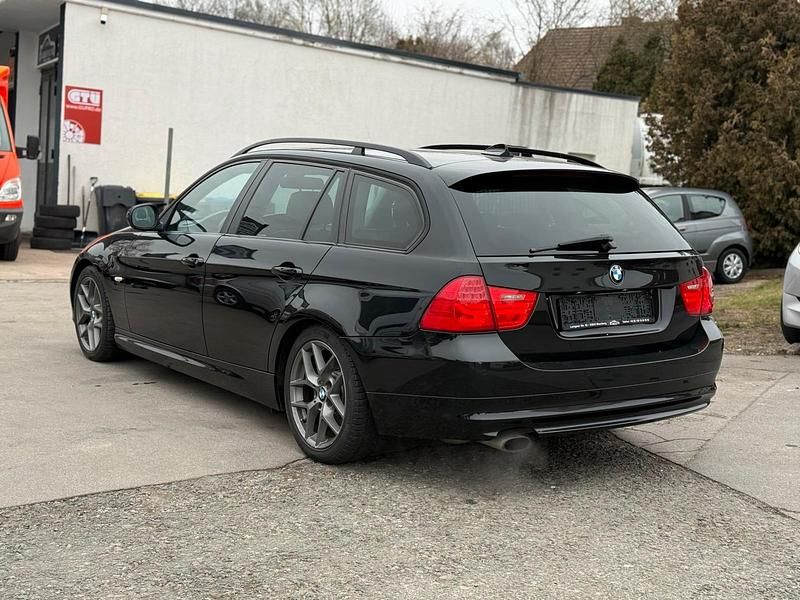 Gebraucht BMW 320 174 PS (127 kW) 2009 Schwarz Kombi
