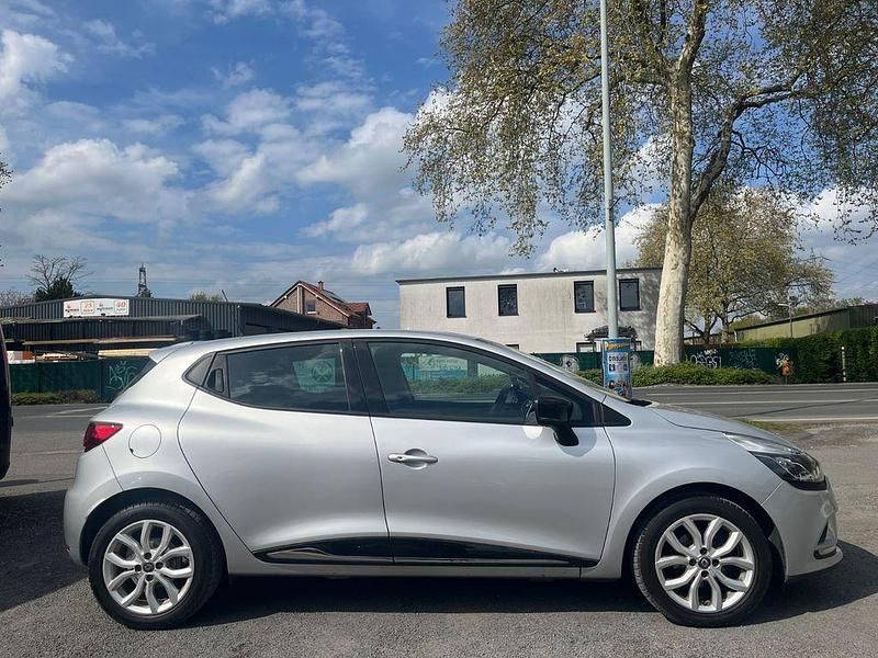 Gebraucht Renault Clio V Collection 76 PS (55 kW) 2020 Silber Limousine