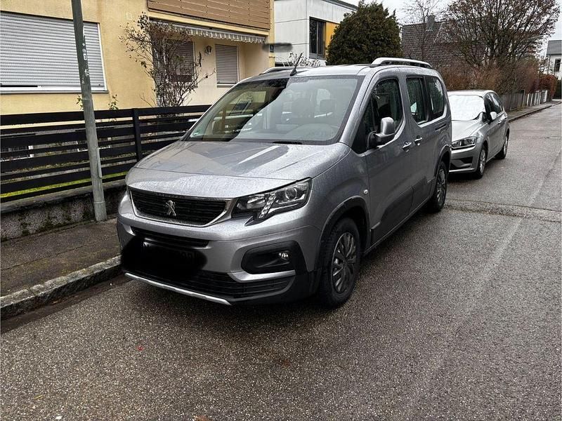 Grau Gebraucht 2020 Peugeot Rifter Allure Van / Kleinbus | 19.900 € (Fairer Preis) - Bild 1/4