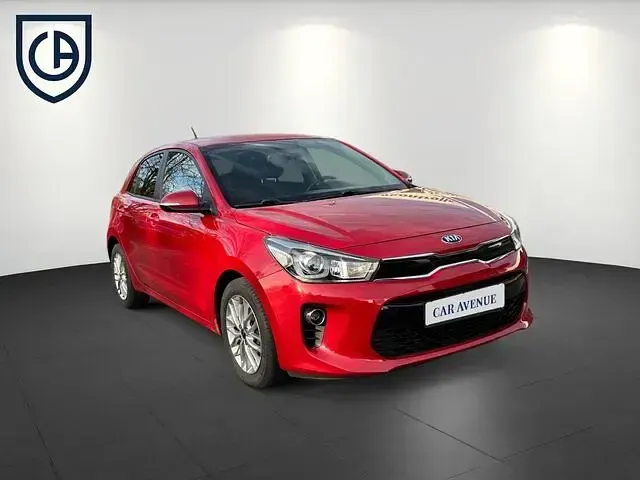 Gebraucht Kia Rio DREAM-TEAM Edition 99 PS (72 kW) 2017 Rot schwarz Limousine
