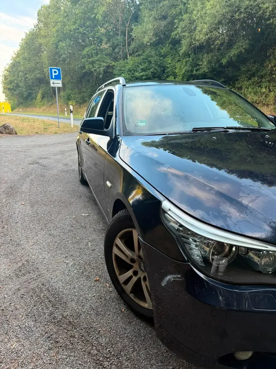 Gebraucht BMW 525 197 PS (144 kW) 2009 Blau Kombi