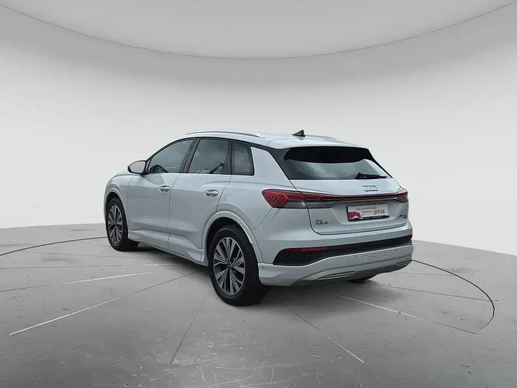 Używany Audi Q4 e-tron Advanced 194 kW (265 KM) 2023 Biały SUV