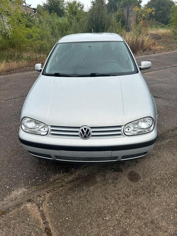 Silber Gebraucht 1999 VW Golf IV Kleinwagen | 1.400 € (Fairer Preis) - Bild 1/4