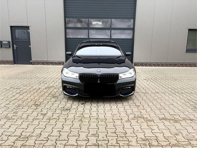 Gebraucht BMW 750 M Sport 400 PS (294 kW) 2017 Grau Limousine