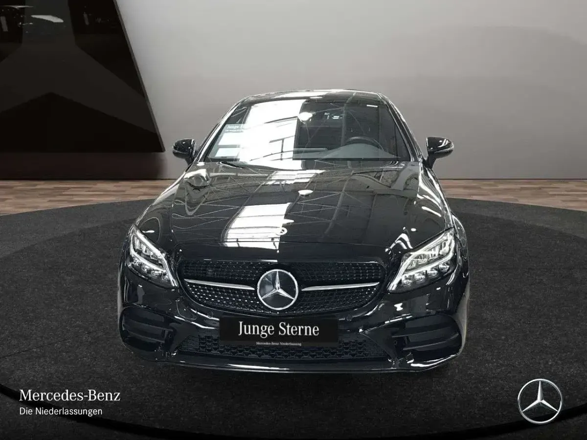 Gebraucht Mercedes C300 AMG 258 PS (189 kW) 2023 Schwarz Coupé